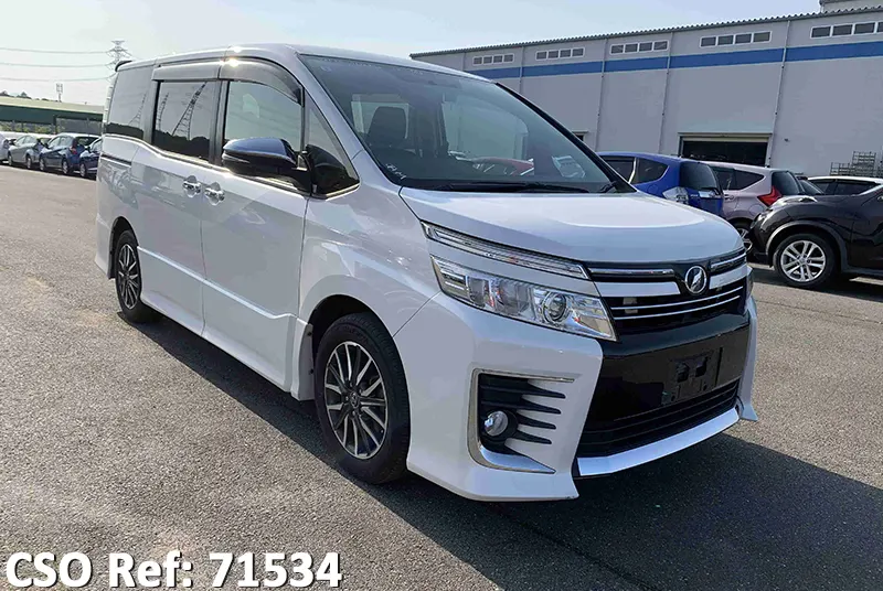 Toyota / Voxy 2015